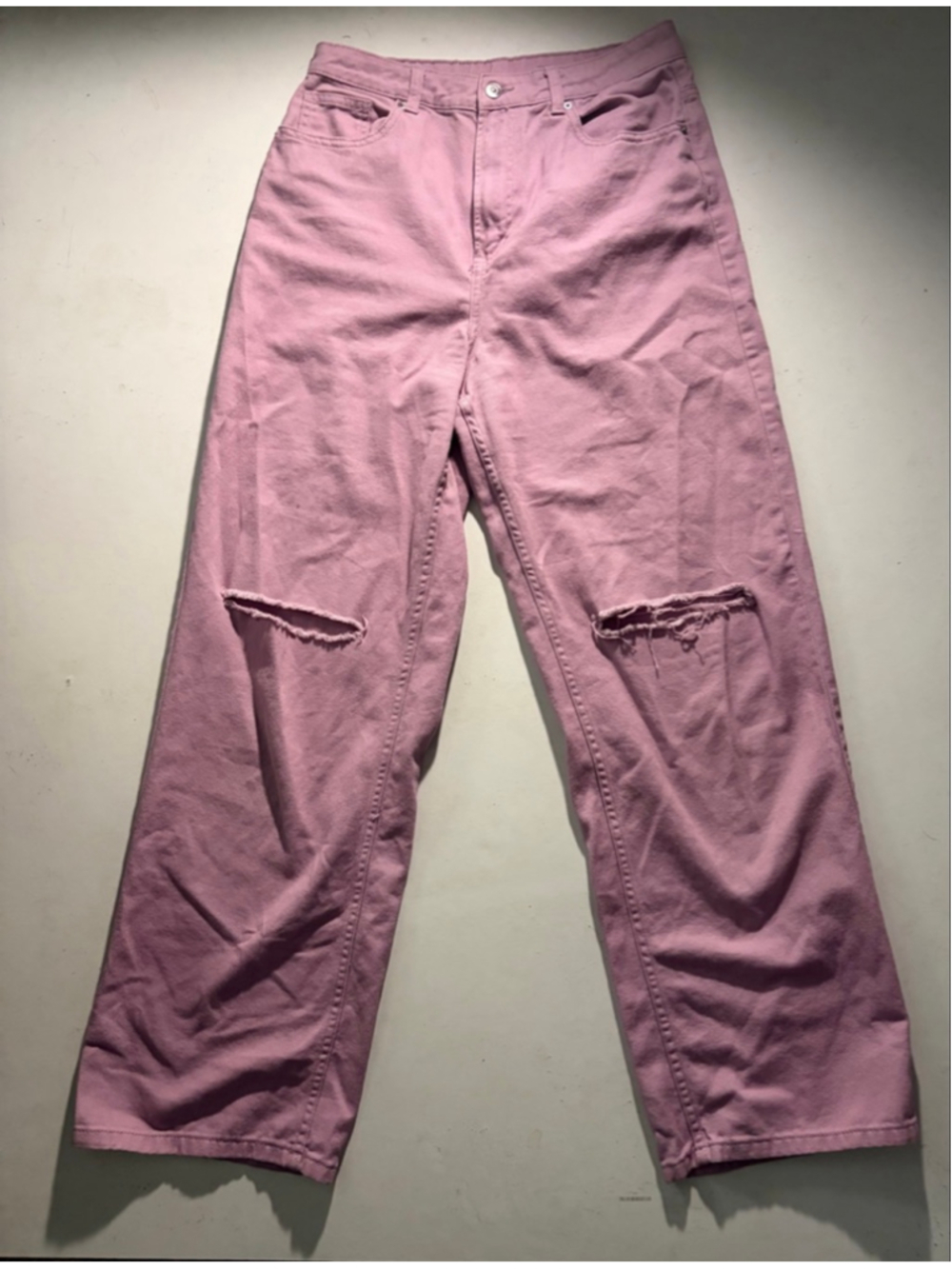 Women's H&M Pink Distressed Straight Leg Jeans Size 6
265 - Picture 2 of 9